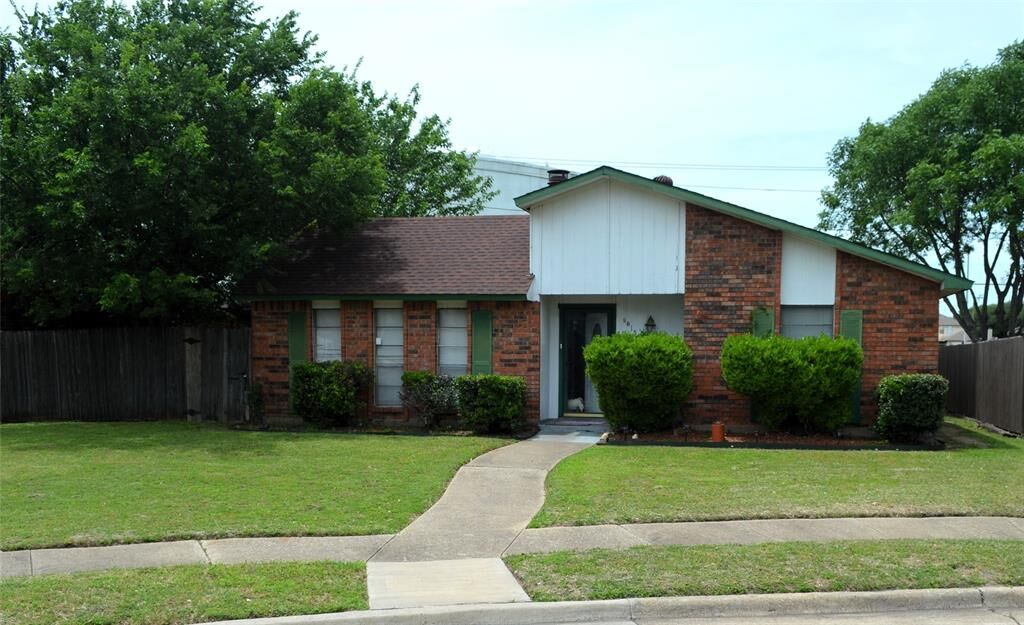 Property Photo:  9615 Sophora Circle  TX 75249 
