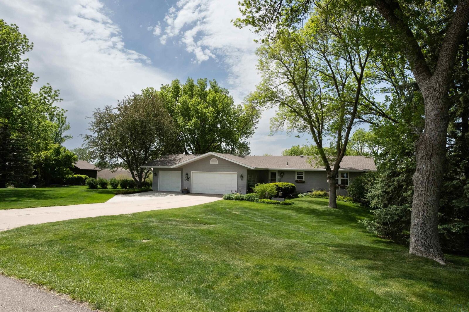 Property Photo: 25 Dorchester Rd IA 51106