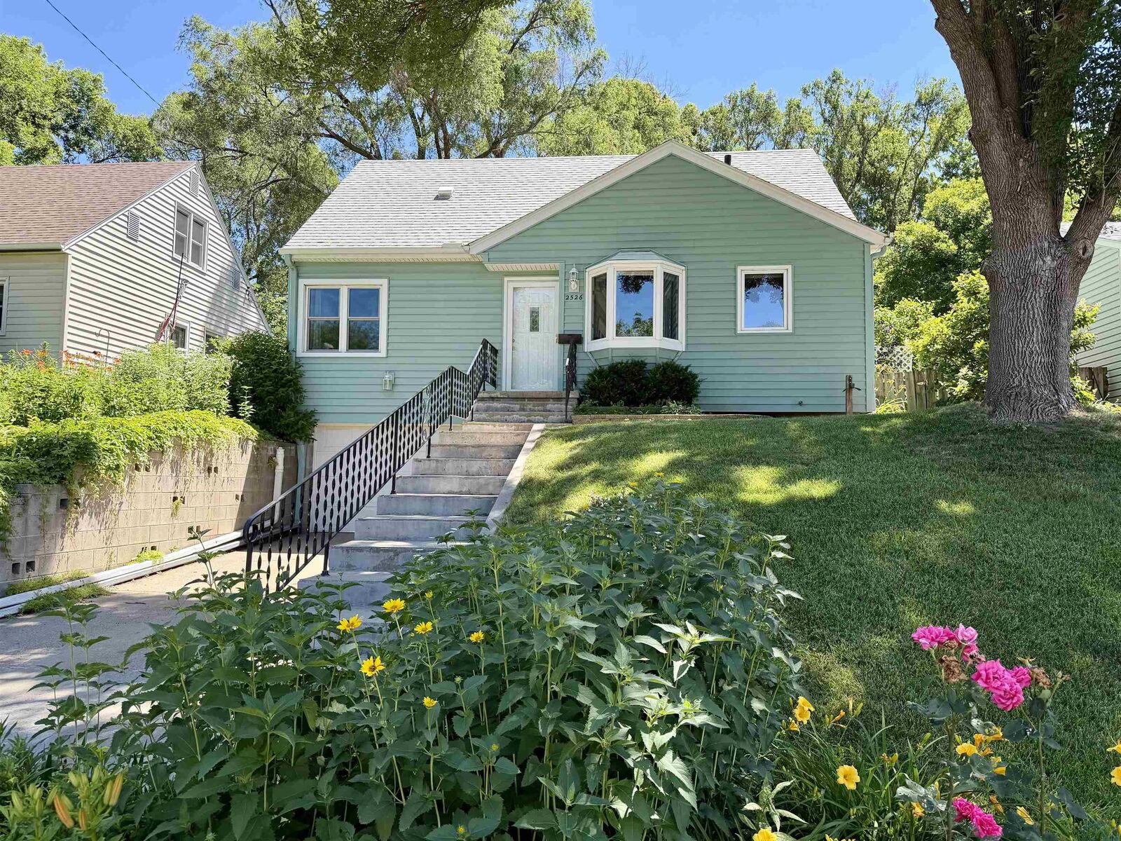 Property Photo:  2526 S Cecelia St  IA 51106 