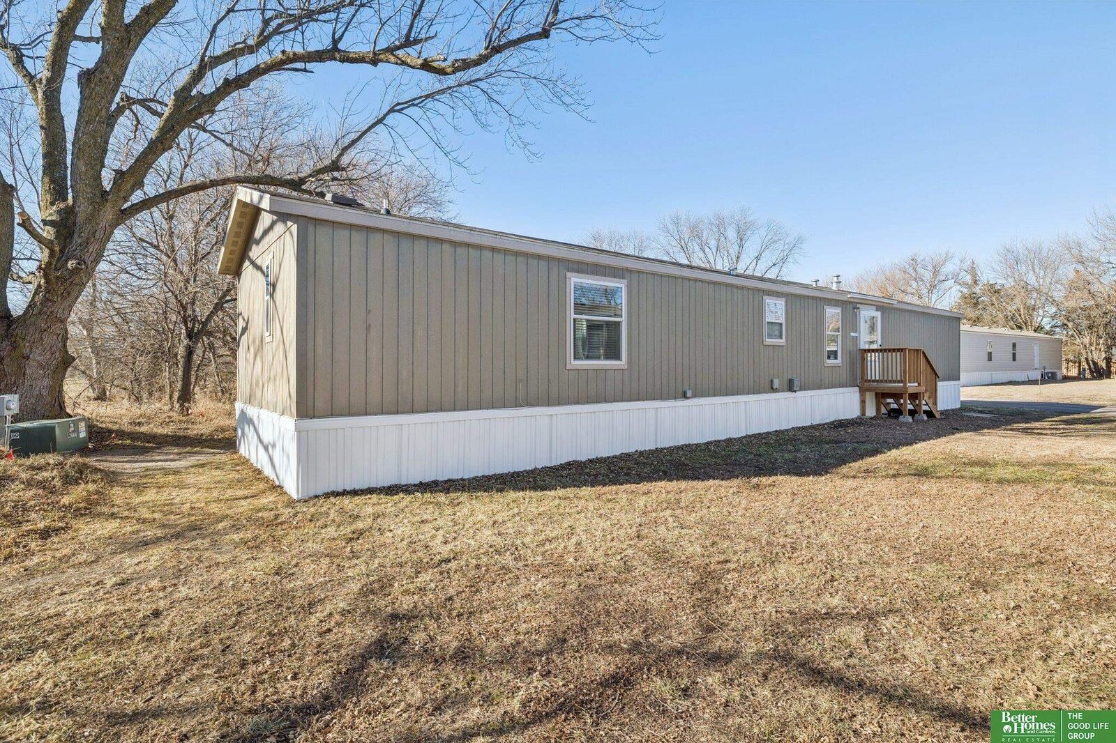 Property Photo: 1075 W 8th Street 18 NE 68649
