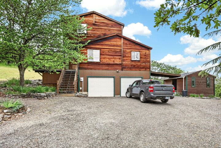 Property Photo:  4343 Pioneer Road  OR 97501 