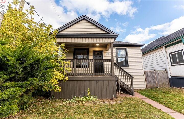 Property Photo:  222 Kensington Avenue N  ON L8L 7N7 