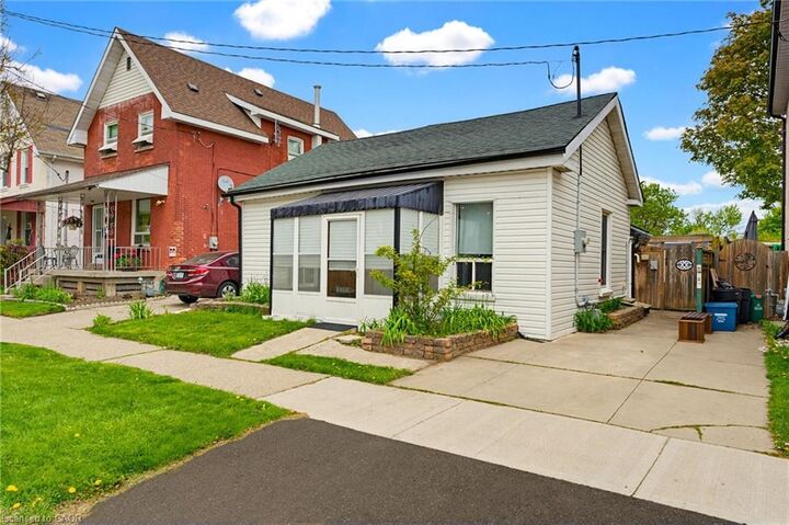 Property Photo:  291 Park Avenue  ON N3S 5L2 
