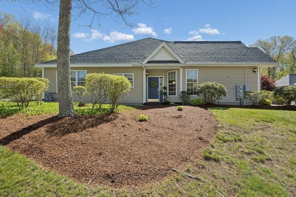 Property Photo:  26 Summerfield Dr 17  MA 01560 