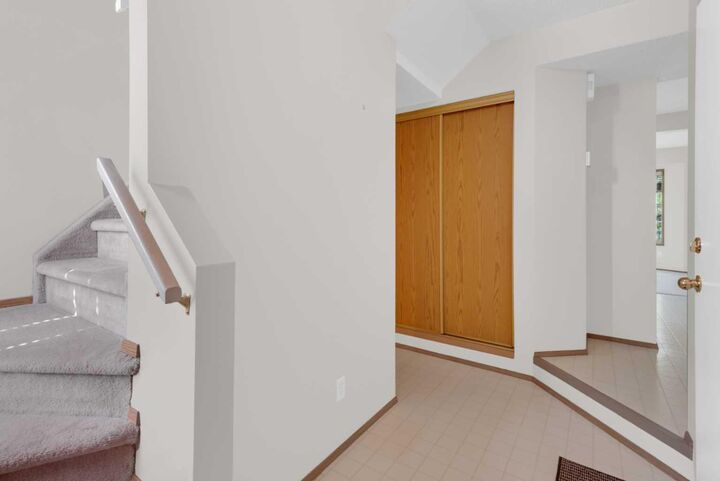 Property Photo:  216 Shawinigan Drive SW  AB T2Y 3B4 