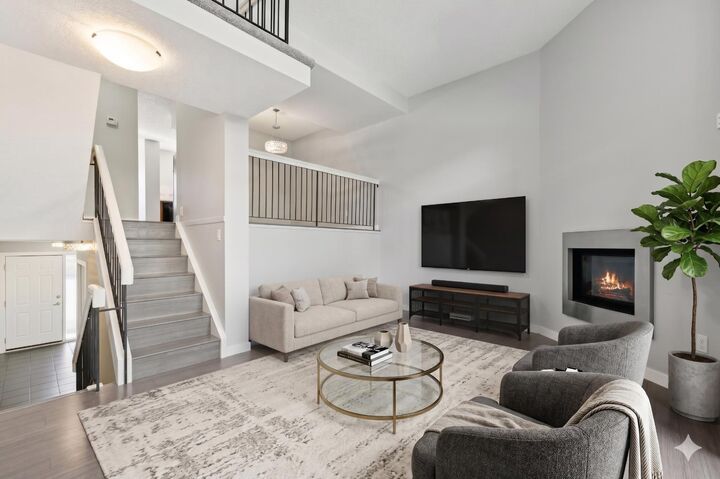 Property Photo:  22 Glamis Gardens SW  AB T3E 6S4 