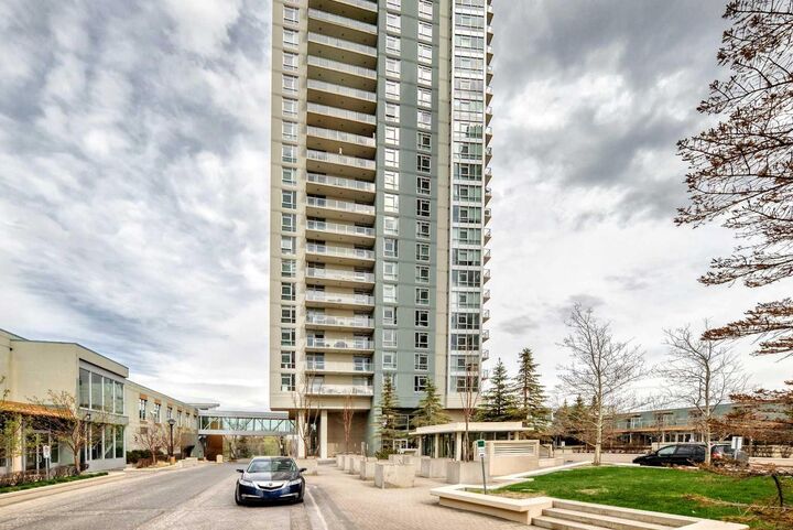 Property Photo:  99 Spruce Place SW 1905  AB T3C 3X7 