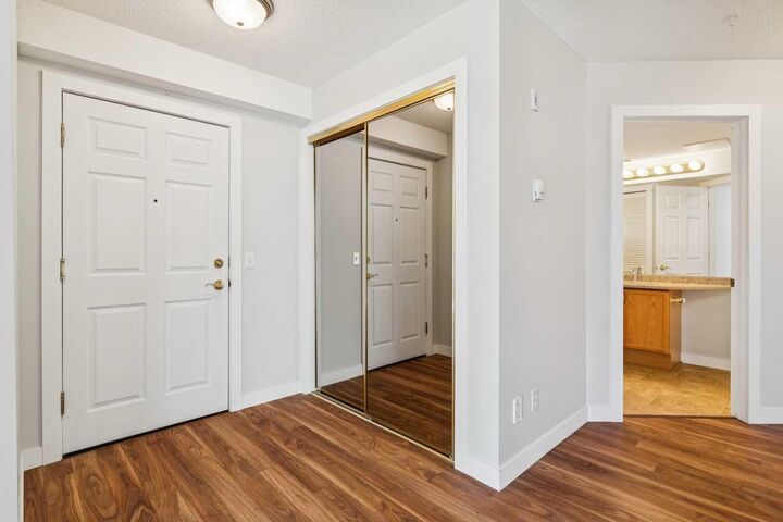Property Photo:  1213 Sienna Park Green SW 1213  AB T3H 3N7 
