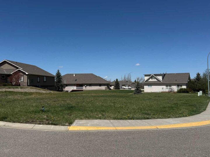 Property Photo: 1101 Whispering Greens Bay AB T0L 2B0