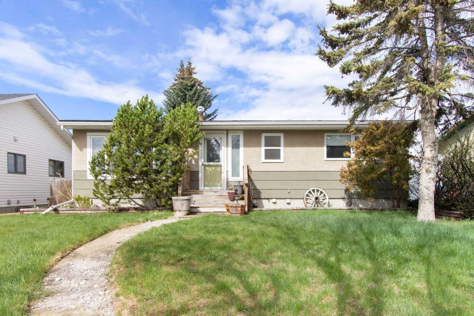 Property Photo:  1622 Strathcona Street  AB T0M 0S0 