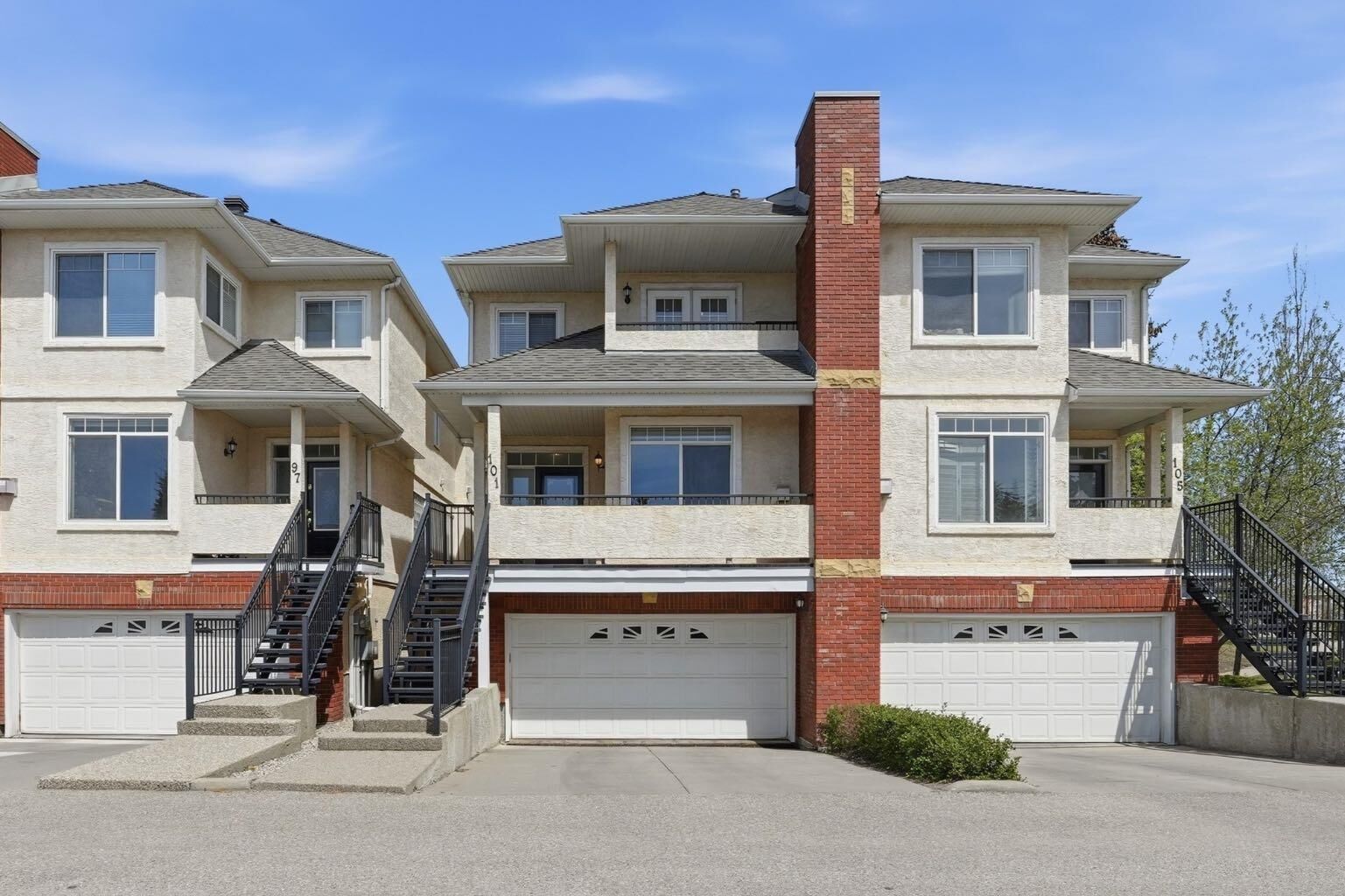 Property Photo:  101 Sierra Morena Landing SW  AB T3H 4K3 