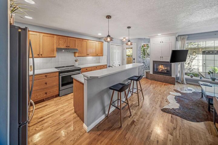 Property Photo:  306 14 Avenue NE 2  AB T2E 1E3 