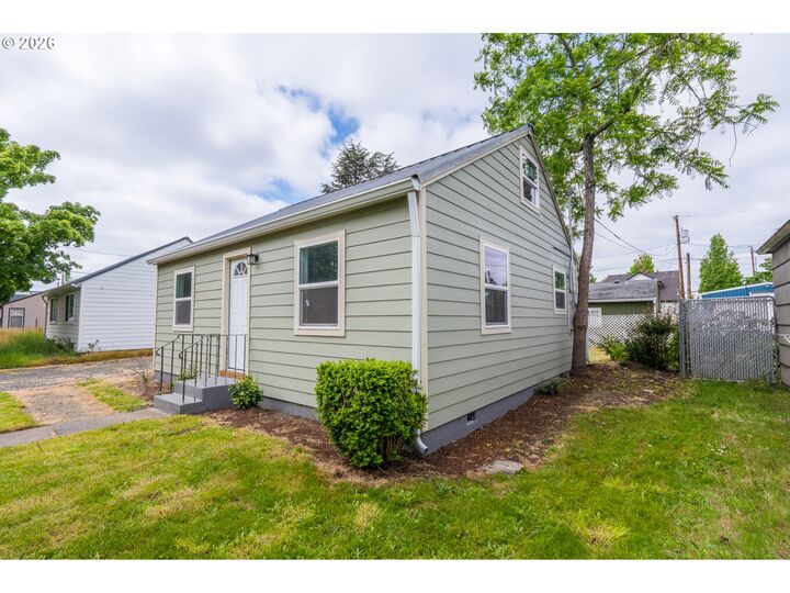 Property Photo:  1925 NE Liberty St  OR 97301 