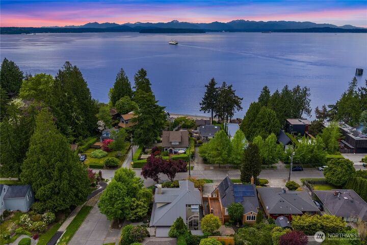 Property Photo:  4712 SW Brace Point Dr  WA 98136 