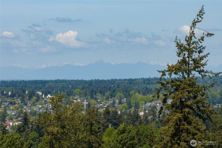Property Photo:  1405  Edwards Street  WA 98229 