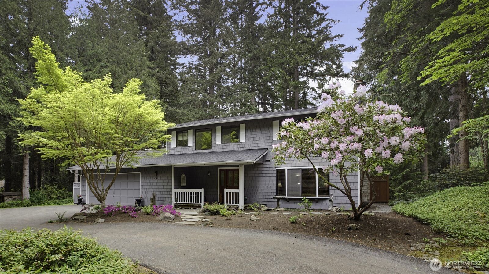 Property Photo:  4320  Palomino Drive NE  WA 98110 