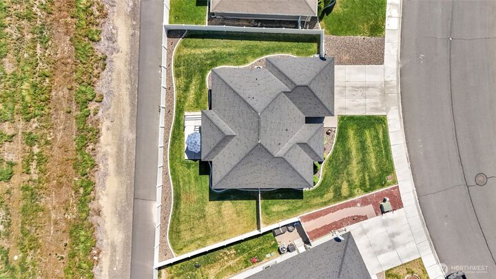 Property Photo:  1645 E Madera Street  WA 99344 