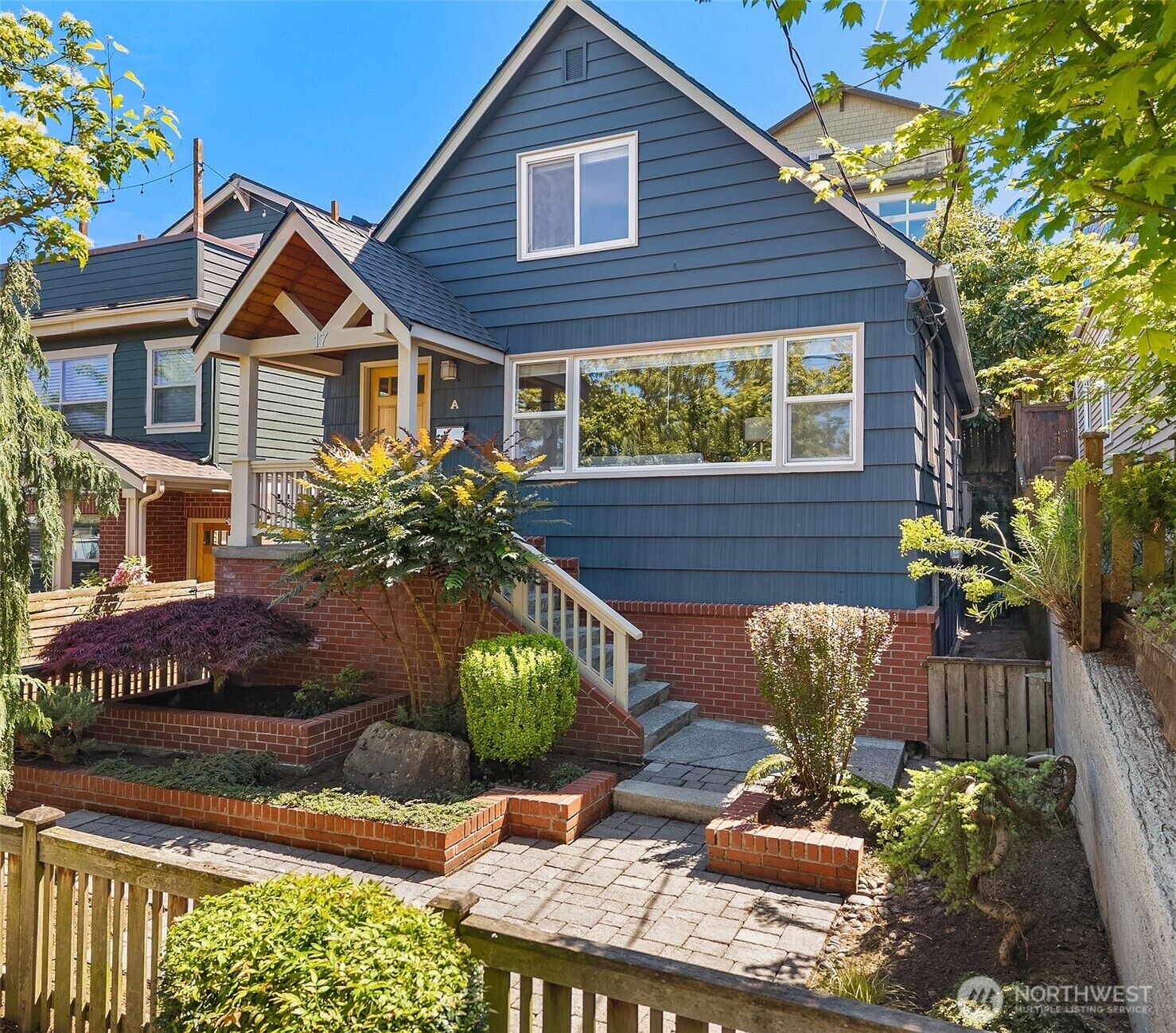 Property Photo:  17 W Dravus Street  WA 98119 