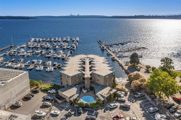 Property Photo: 65 Kirkland Avenue 101 WA 98033
