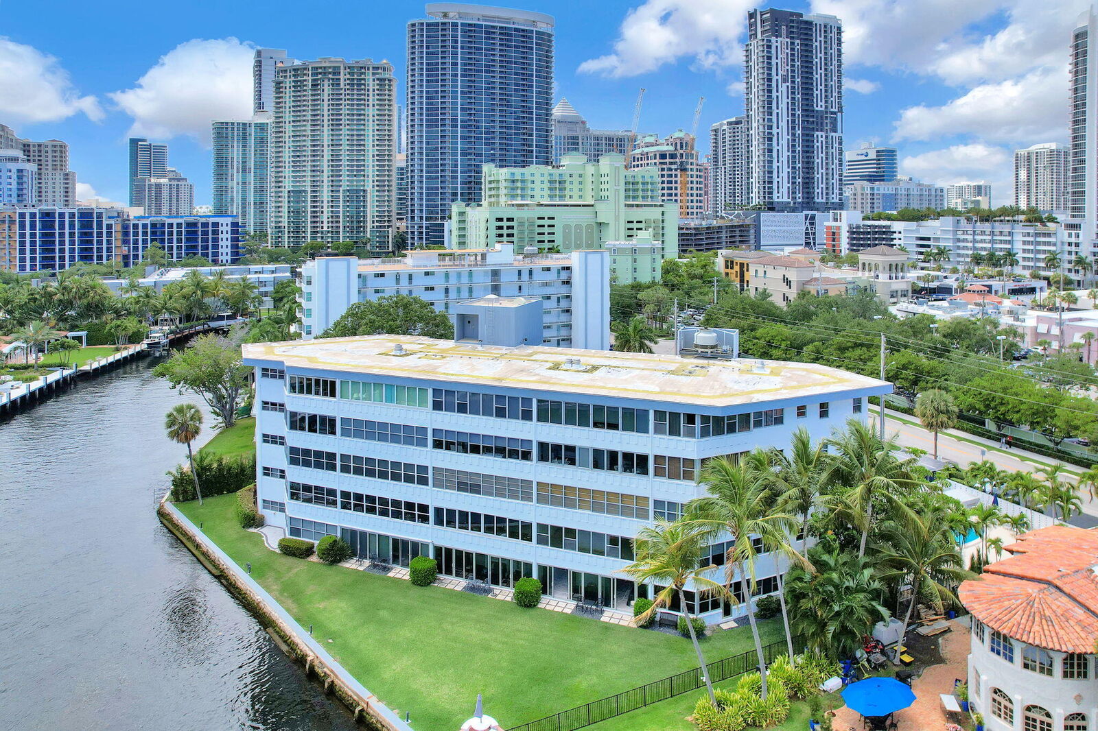 Property Photo:  818 SE 4th Street 505  FL 33301 