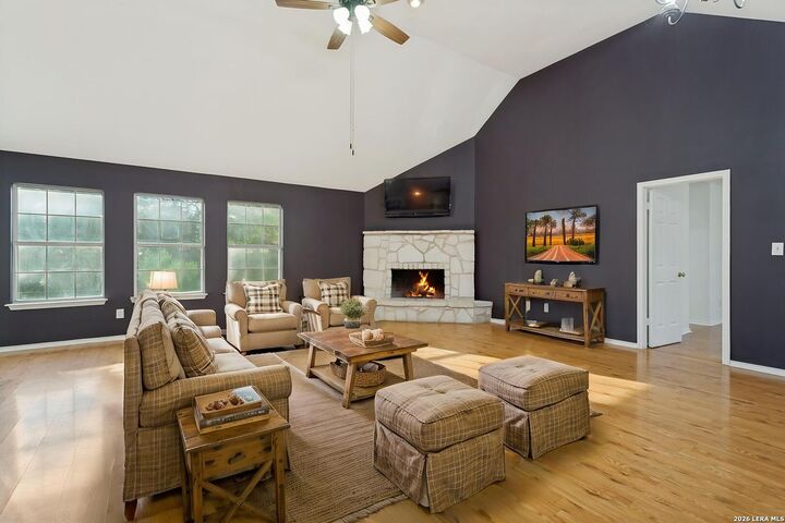 Property Photo: 1129 Desert Gold TX 78006