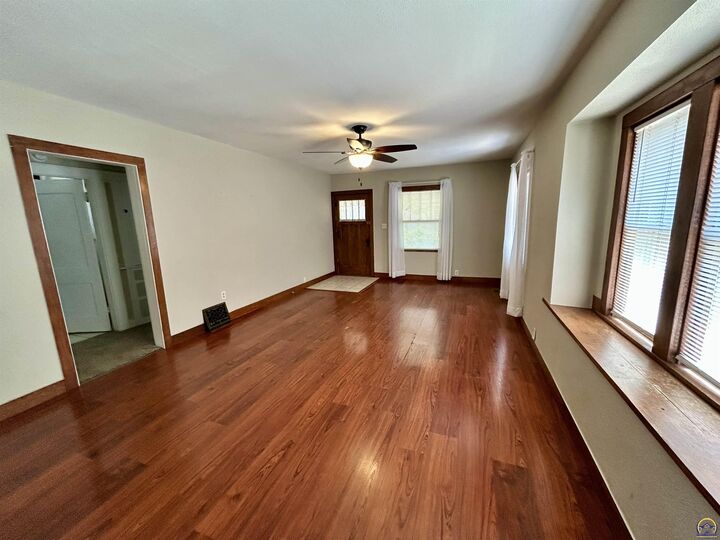 Property Photo: 625 SW Wayne Ave KS 66606