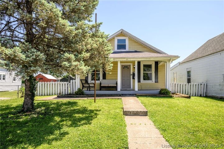 Property Photo: 2112 E Market Street IN 47150