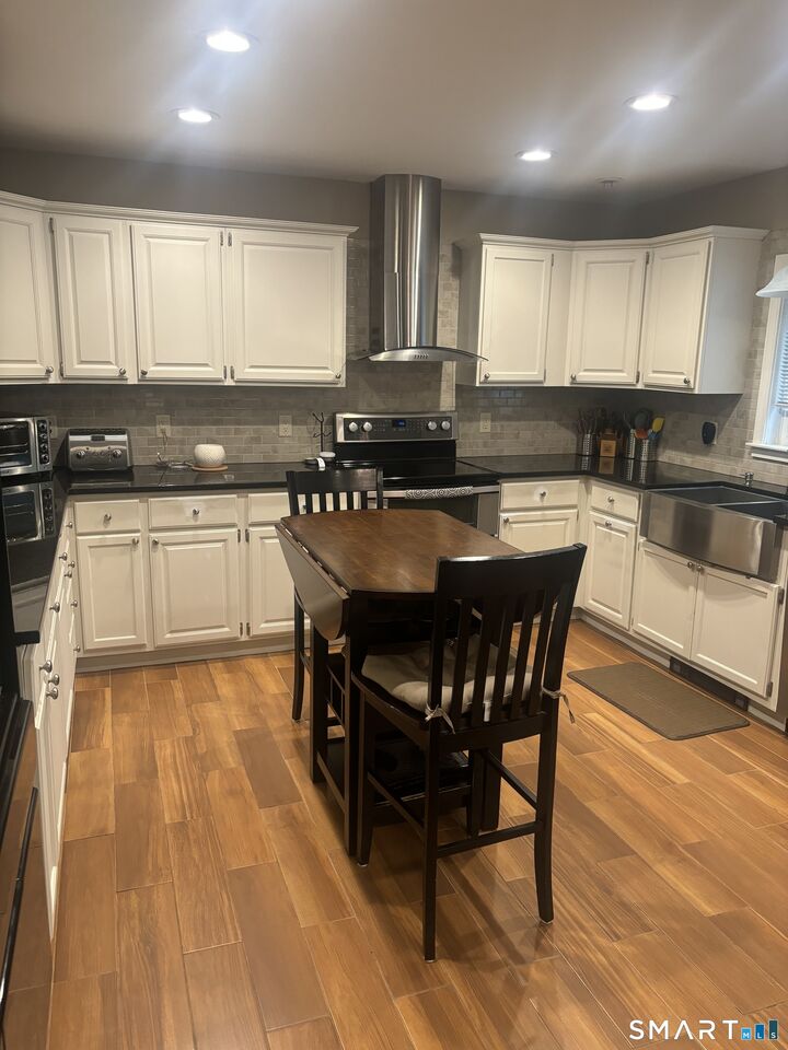 Property Photo:  16 Kings Highway  CT 06335 