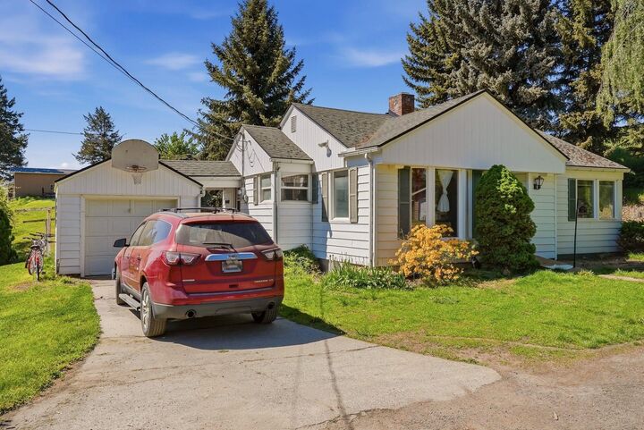 Property Photo: 905 W Union St WA 99130