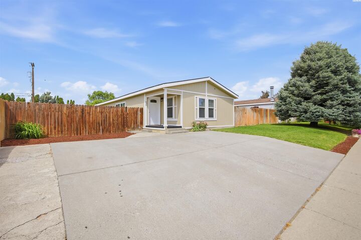 Property Photo:  436 N Douglas Ave.  WA 99301 