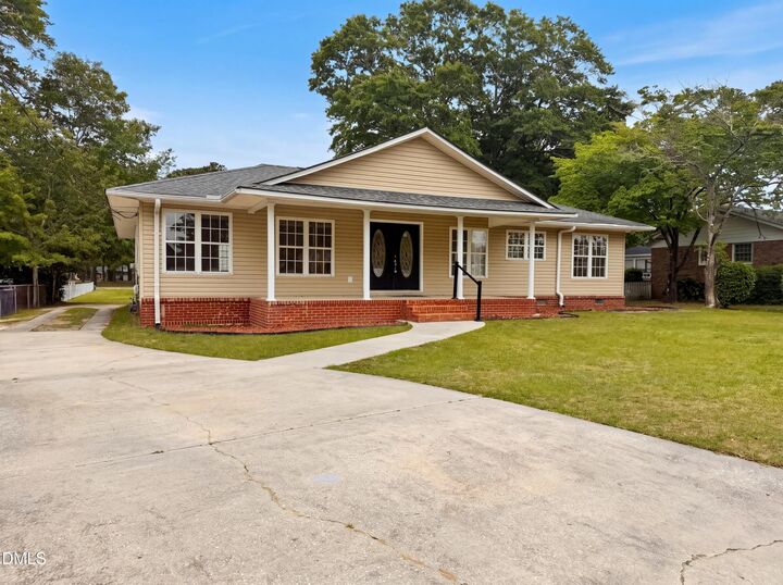 Property Photo:  1210 N Park Avenue  NC 28334 