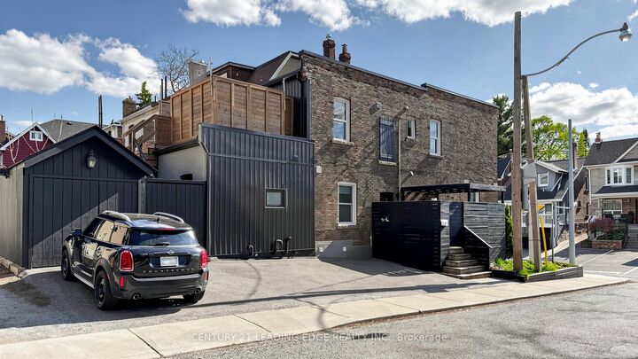 Property Photo:  679 Woodbine Avenue  ON M4E 2J3 