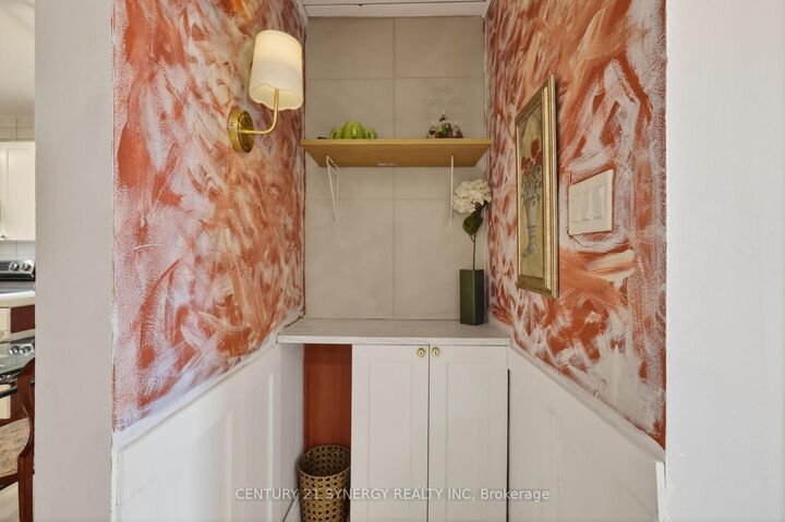 Property Photo: 2358 Joliffe Street ON K1G 1H2