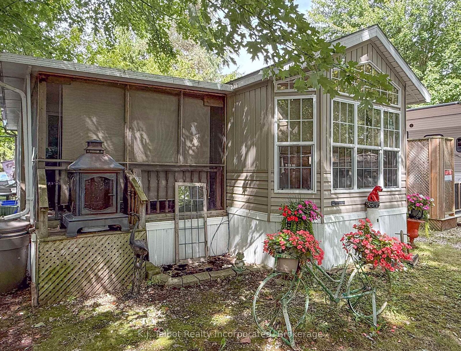 Property Photo: 77719 Bluewater Highway 36 Beacon Ln ON N0M 1G0