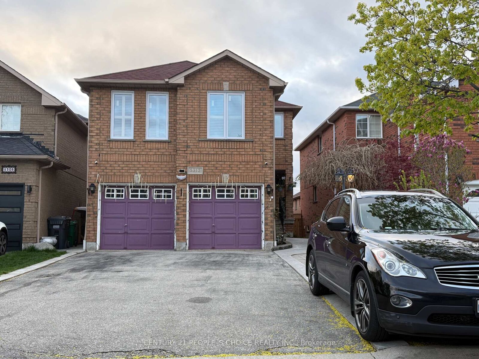 Property Photo:  5312 Hollypoint (Lower) Avenue  ON L5V 2L3 