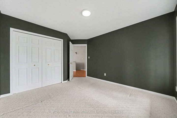 Property Photo: 19 Settlers Ridge Way ON K2J 4V3