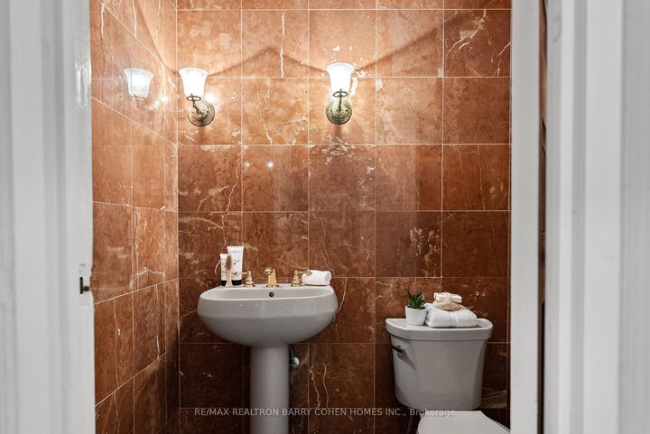 Property Photo:  147 &Amp 149 Farnham Avenue  ON M4V 1H7 