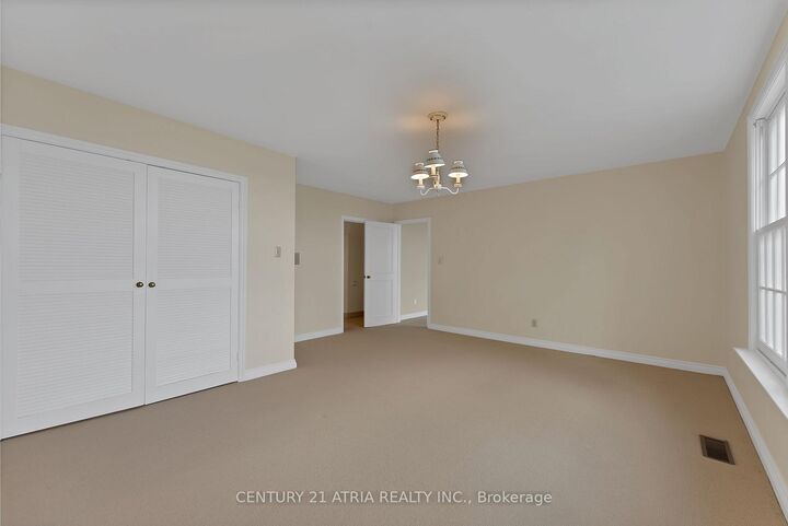 Photo de la propriété:  5 Hill Crescent  ON M1M 1H7 