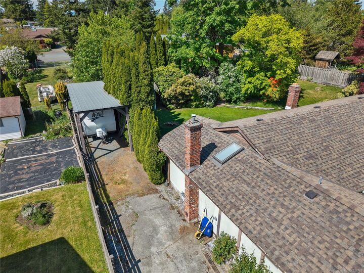 Property Photo: 1930 Gillian Pl BC V9W 6B6