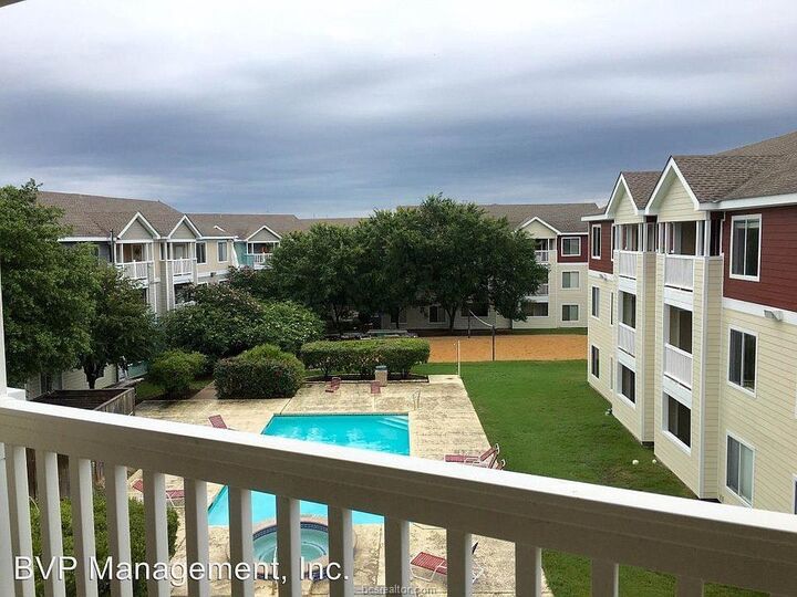 Property Photo: 515 Southwest Parkway 301 TX 77840