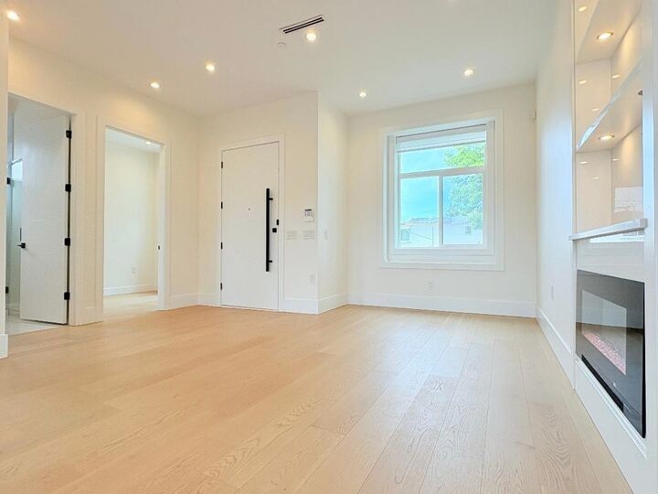 Property Photo: 2026 E 32nd Avenue BC V5N 3B8