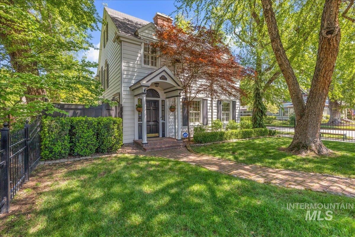 Property Photo: 1424 E Warm Springs Ave ID 83712-8027