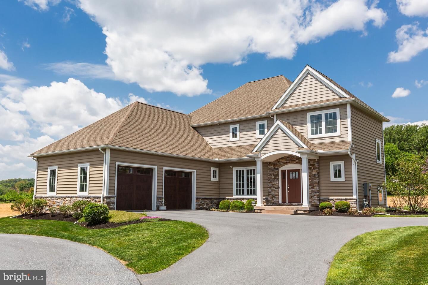 Property Photo: 425 E Delp Road PA 17601