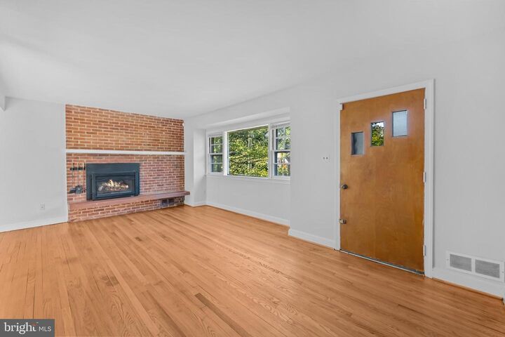 Property Photo: 5901 1st Street N VA 22203