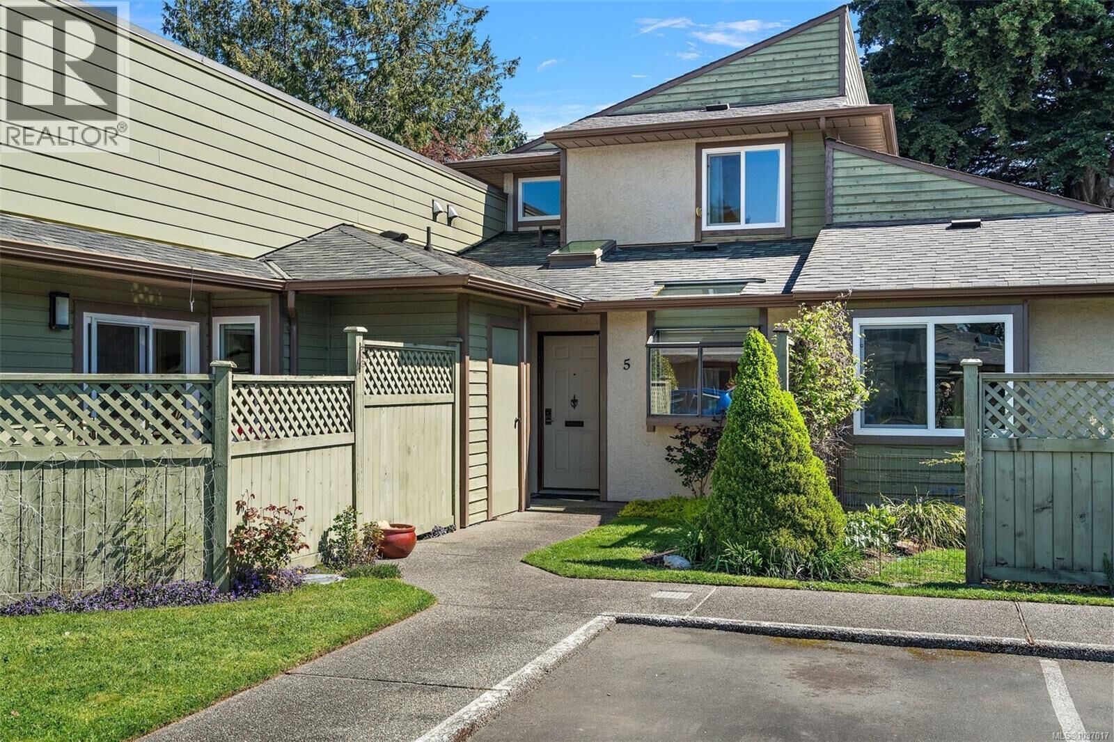 Property Photo:  10008 Third Street 5  BC V8L 3B3 