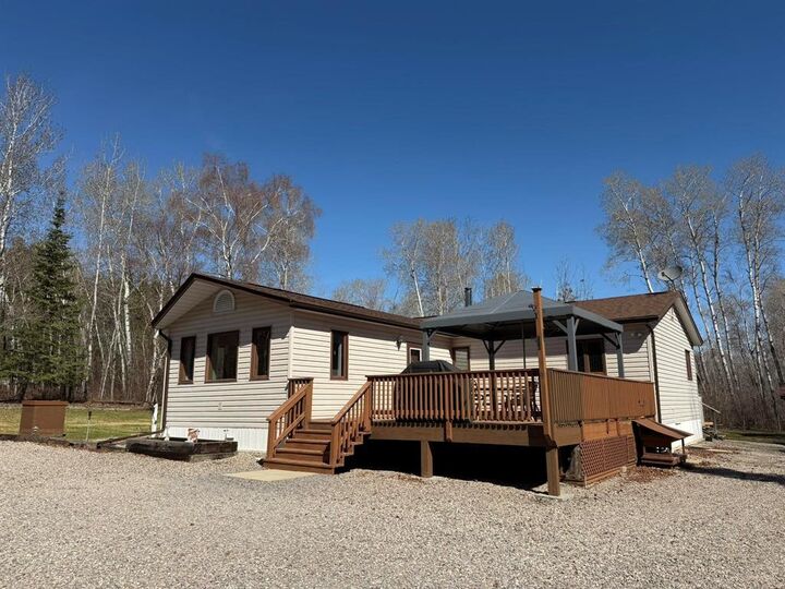 Property Photo:  3 Elizabeth Street  MB R0E 0C0 