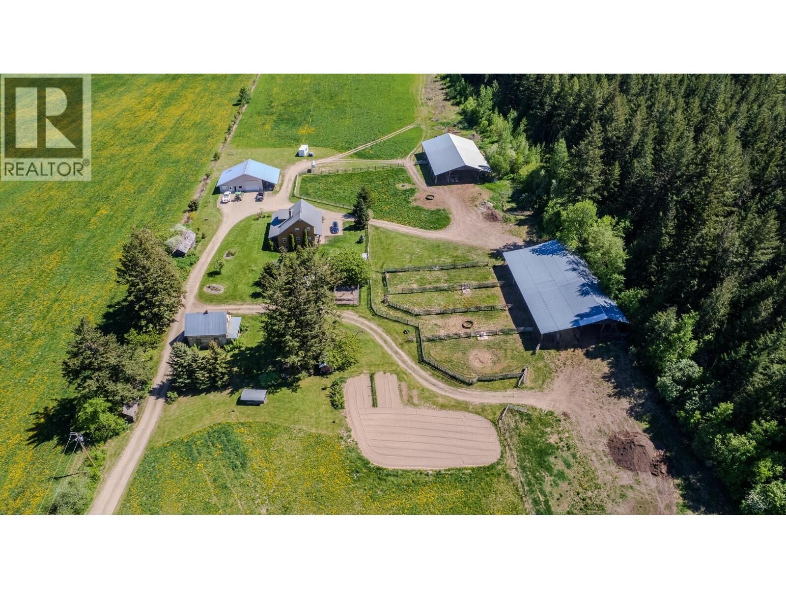 Photo de la propriété:  2990 50 Street Northwest  BC V1E 4M2 