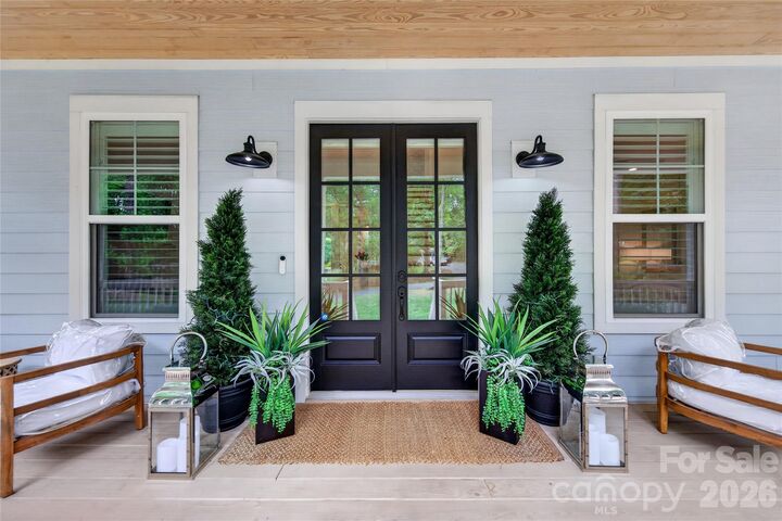 Property Photo: 10904 Leyton Place NC 28227