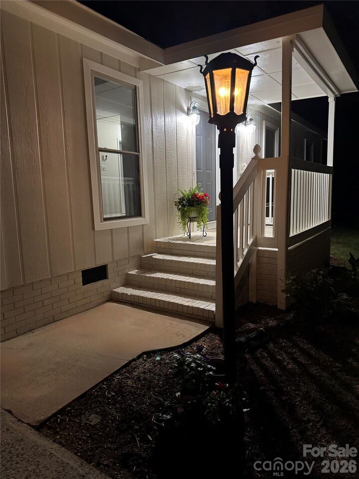 Property Photo: 6921 Kirkcaldy Lane NC 28227