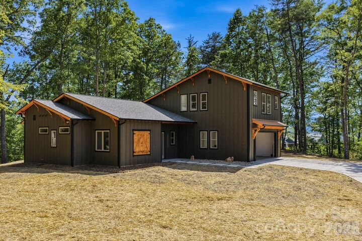 Property Photo:  121 Deer Jump Trail  NC 28746 